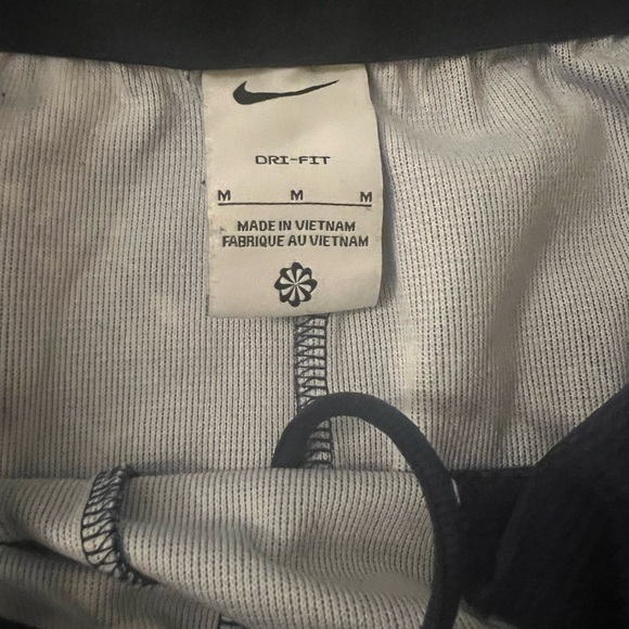 Two pair of Nike Dri-Fit Men’s Shorts Size Medium - Picture 2 of 8